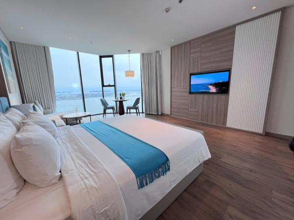 ALACARTE HẠ LONG - Tầng cao, view biển, Prenota  Hotel con piscina a Quang Ninh, Piscina