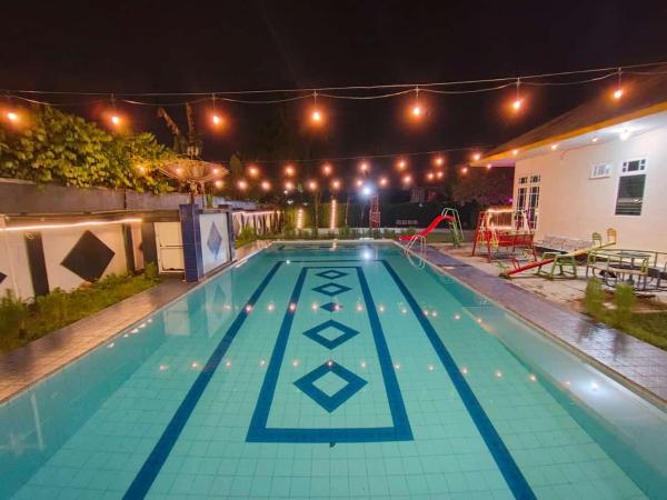 New Haika Villa Puncak, Buchen Sie  Hotels mit Pool in Puncak, Schwimmbad