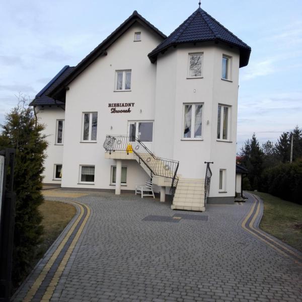 Biesiadny Dworek, Prenota Alloggio in famiglia Hotel a Pomerania con parcheggio, Parcheggio