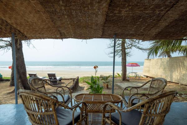 Seaview White beach Villa on Talpona, Buchen Sie  Magdāl Goa