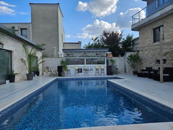 10housemamaia, Prenota  Hotel con piscina a Mamaia-Sat, Piscina