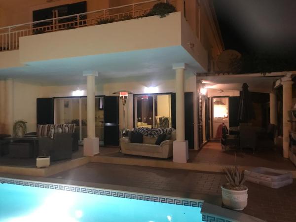 Villa das Acacias Praia da Luz beautiful 3 bedroom villa with sea views, Prenota  Hotel con piscina a Algarve, Piscina