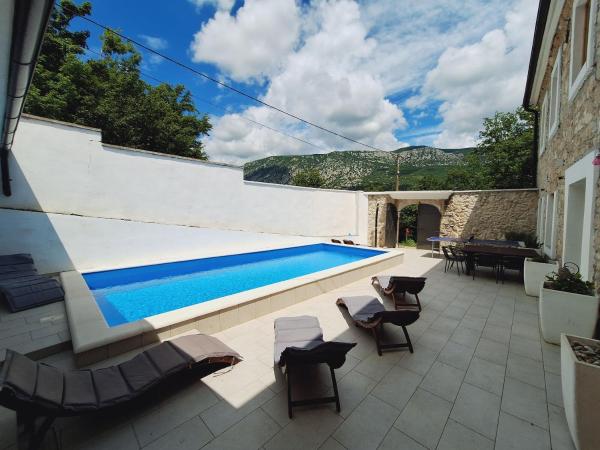 Villa Stone castle, Buchen Sie  Hotels mit Pool in Kvarner-Bucht, Schwimmbad