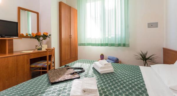 RESORT BAMBY, Reserva ahora  Hoteles con piscina en Pinarella, Piscina