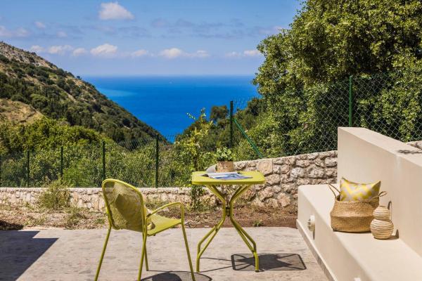 Punentes Villa, Book  Divarata Hotels with a Pool, Swimming Pool
