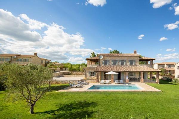 Rustic Villa Sylbum with a pool in istria, Reserva ahora  Hoteles en Istria central con piscina, Piscina