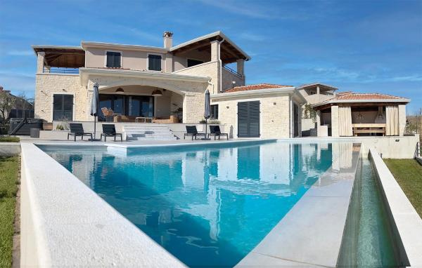 Villa Basecamp, Reserva ahora  Hoteles en Istria central con piscina, Piscina