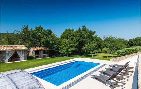 Villa Ariela, Reserva ahora  Hoteles en Buzet con piscina, Piscina