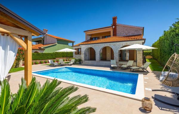 Villa Aurora, Reserva ahora  Hoteles en Pula con aparcamiento, Aparcamiento