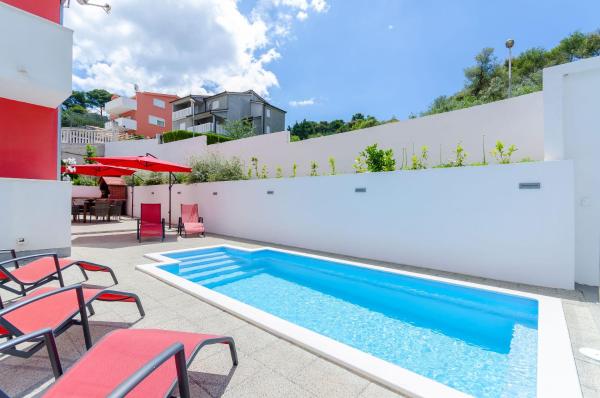 Villa Kate, Buchen Sie  Hotels in Gespanschaft Split-Dalmatien mit Pool, Schwimmbad