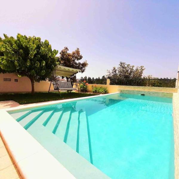 Paradise House - Apartment in Villa with private pool and private garden, Prenota Appartamento Hotel con piscina a Ribatejo, Piscina