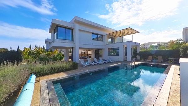 Billys Place Protaras Luxury Villa with private pool with heated pool option for autumn and winter months, Buchen Sie  Paralimni Famagusta