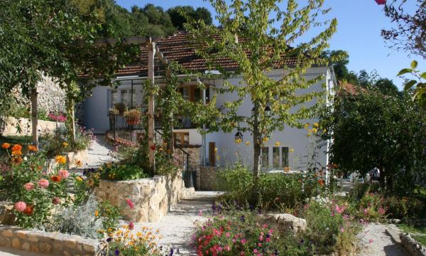 Hangjik, Prenota Appartamento Kačanik Kosovo
