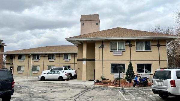 Riverwalk Inn & Suites