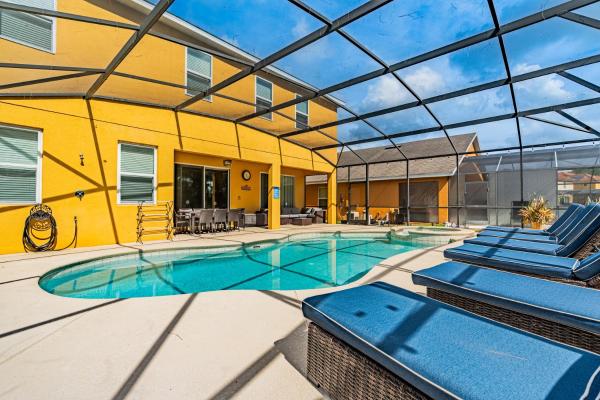 Epic 6-Bedroom Escape - Private Theater, Game Room, Pool, Spa & Themed Fun in Resort-Style Comfort, Prenota  Hotel SPA a Florida, SPA