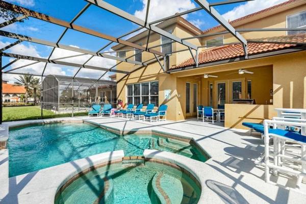 Lakeview 6-Bedroom Retreat with Game Room, Private Pool, Spa & Resort Amenities - Ideal for Families & Groups, Prenota  Hotel SPA a Florida, SPA