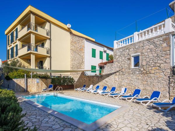 Apartment Leko-3 by Interhome, Buchen Sie Ferienwohnung Hotels mit Pool in Kvarner-Bucht, Schwimmbad