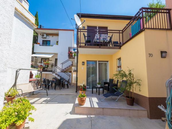 Apartment Slavka, Book Apartment Kvarner Hotels with a Parking, Parking