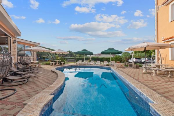 Family friendly apartments with a swimming pool Kraj, Pasman - 334, Reserva ahora Apartamento Hoteles con piscina en Pasman Island, Piscina