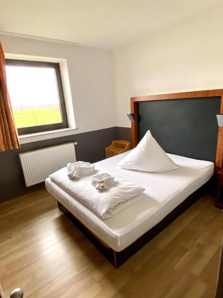 Hotel Castellana, Prenota  Lessien 