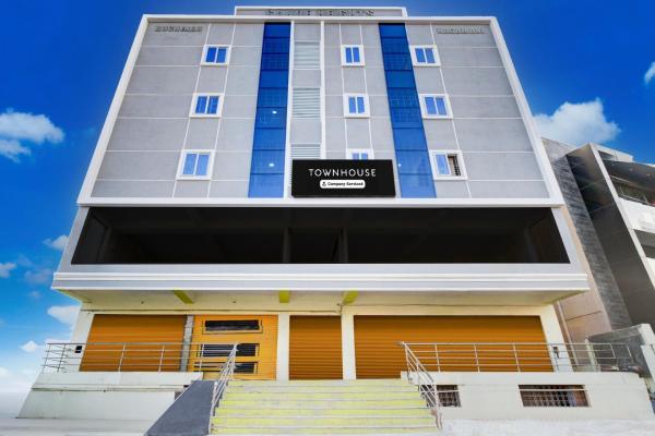 Townhouse Kharmanghat Midtown, Réserver  Hôtels à Telangana avec parking, Parking
