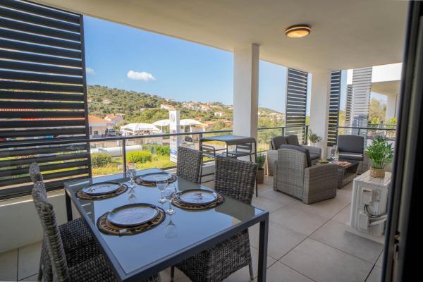 Charmant T2 proche centre ville et terrasse, Réserver  Propriano 