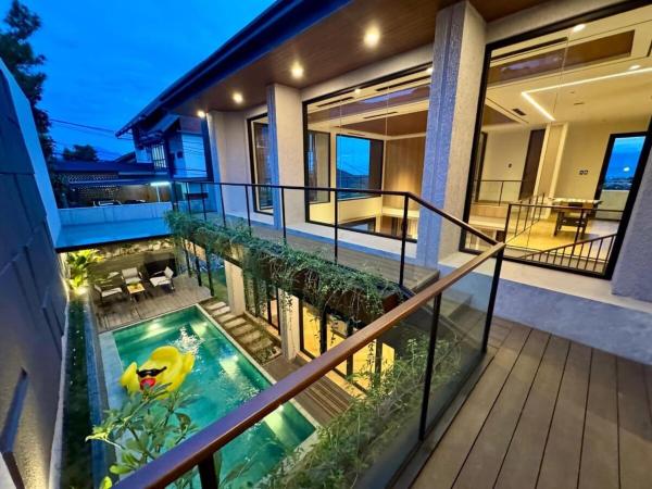 Villa Le Arumanis, Prenota  Hotel a Bandung con parcheggio, vicino a West Java Cultural Park, Parcheggio