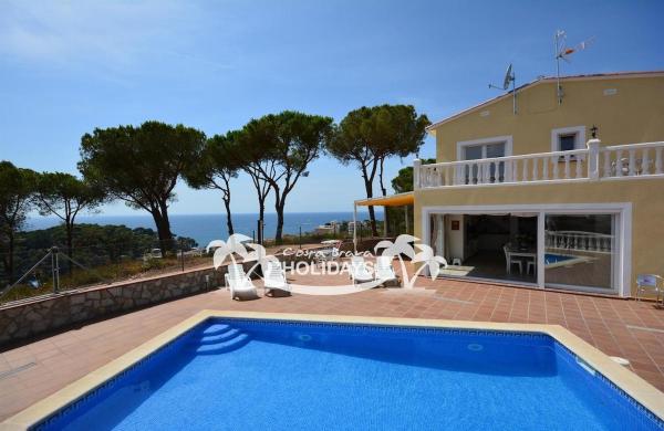 Costa Brava Holidays Villa Yuca, Sea views, Pool, Prenota  Hotel a Costa Brava con piscina, Piscina