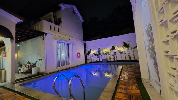 El Villa Forest Bogor, Buchen Sie  Businesshotels in West-Java, 4* 5*