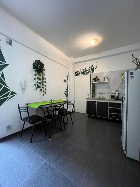 Depto en Villa Carlos Paz para 4 personas - Piscina y cochera, Prenota  Hotel a Córdoba con parcheggio, Parcheggio