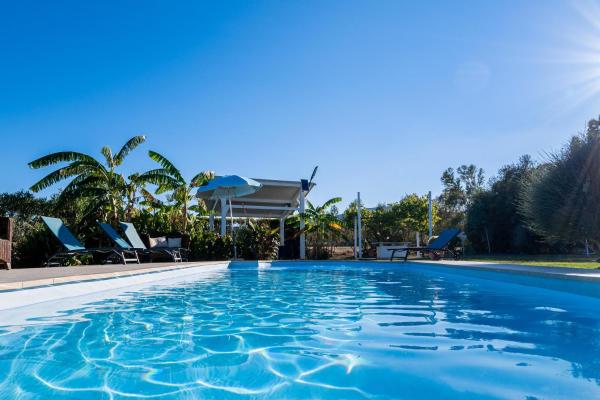 Villa Domo Sardo, Buchen Sie  Hotels mit Pool in Castiadas, Schwimmbad