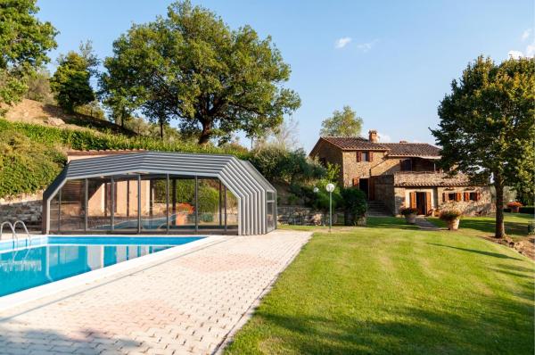 Villa Beatrice, indoor pool in the welcoming setting of a large garden, Buchen Sie  Corgna Trasimenischer See
