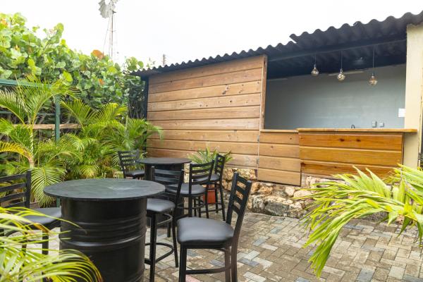 Nics Appartments - Relaxing vacation 5 min from different beaches, Book  Sint Michiel Curacao