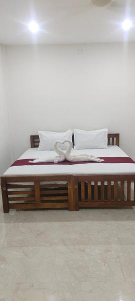 VKJ Lodge, Prenota  Hotel economici a Alwaye