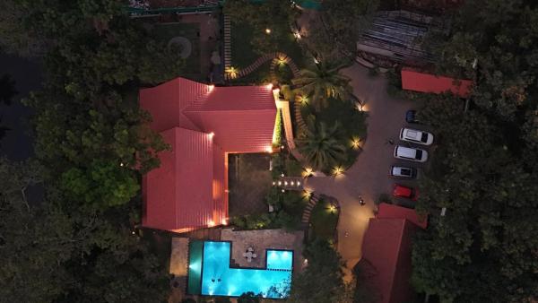 Athirapilly Ontherocks, Prenota  Hotel a Kerala con piscina, Piscina