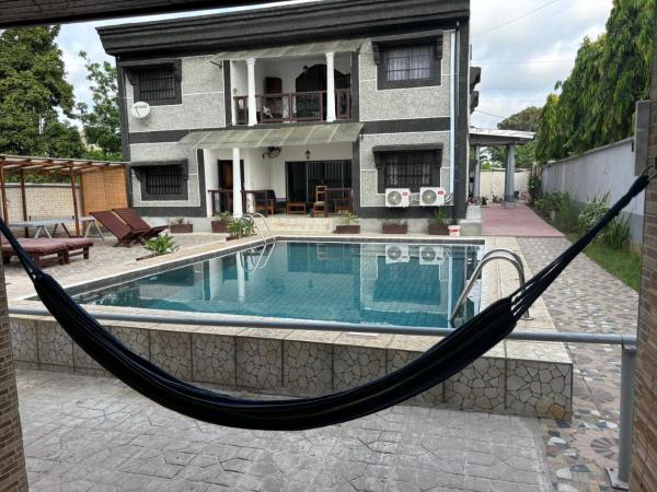 Villa Fely RDC, Buchen Sie  Hotels in Kribi mit Parkplatz, Parkplätze