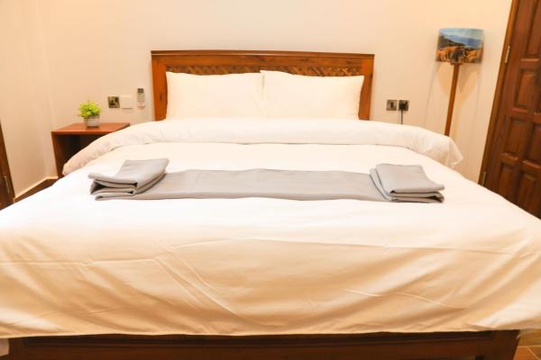River House Lodge International, Buchen Sie  Hotels in Arusha mit Parkplatz, Parkplätze