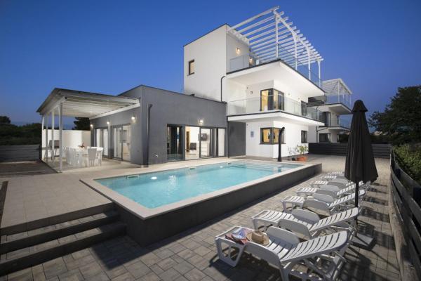 Villa Sole, Reserva ahora  Hoteles con piscina en Pomer, Piscina