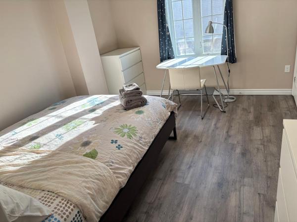 2 beds suit, Réserver  Hôtels à Ontario avec parking, Parking