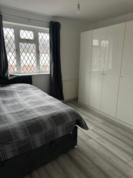 The Peacock House 7 mins from Luton airport, Prenota  Luton Bedfordshire