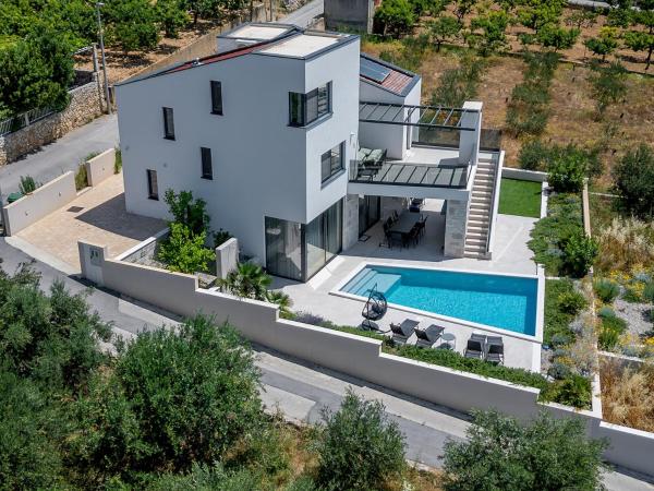 Luxury Villa - RoMa, Book  Hotels in Split Region with a Pool, Swimming Pool