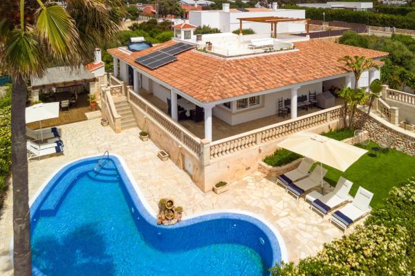Villa Rafael, Buchen Sie  Punta Prima Menorca, nahe Punta Prima Beach
