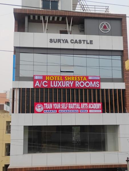 Hotel Shresta Luxury Rooms - Nizampet Hightension line Rd, Réserver  Hôtels à Telangana avec parking, Parking
