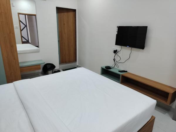 Hotel Amrutam And Guest House, Réserver  Tharād Gujarat