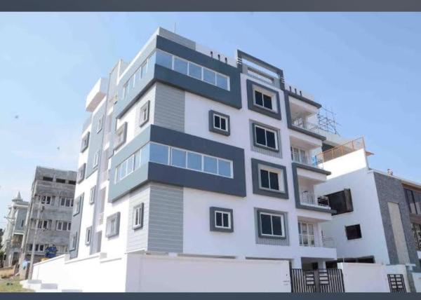 Luxurious 3 bhk apartment, Réserver Appartement Hôtels à Telangana avec parking, Parking