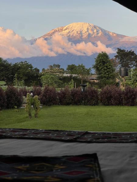 Kibo View Farm Lodge, Buchen Sie  Hotels in Hai mit Parkplatz, Parkplätze