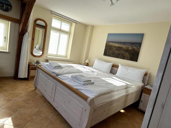 Apartment am Meer - Villa Concordia, Book Apartment Cheap Hotels in Rügen