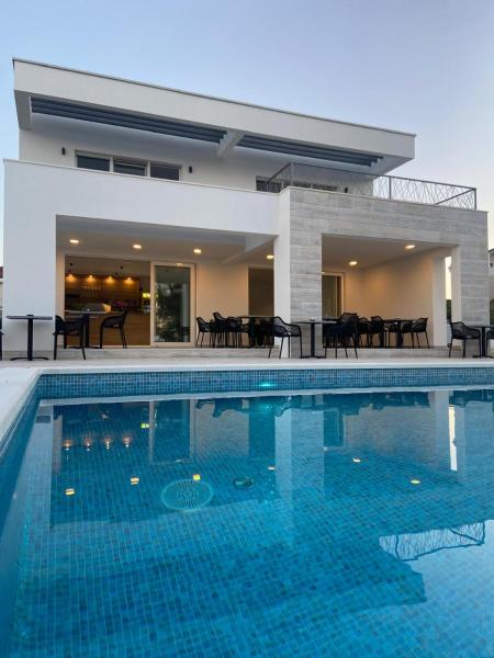 Apartmani Anđela, Book  Hotels in Split Region with a Pool, Swimming Pool
