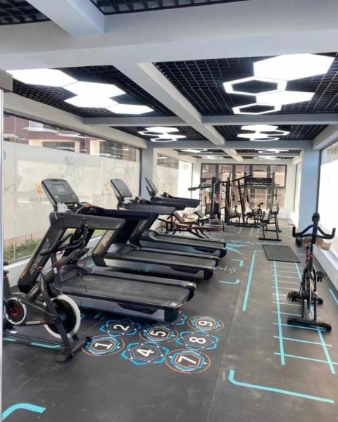 luxury living one bedroom apartment with fully equipped gym heated swimming pool children playing ground and a relaxing rooftop with amazing city views, Buchen Sie Ferienwohnung Nairobi CBD Nairobi