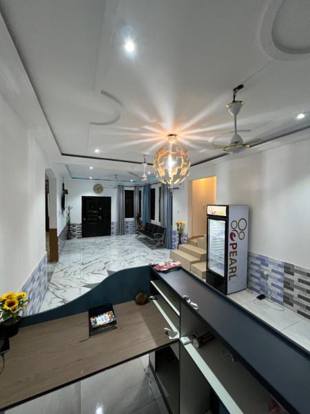 EnT GuestHouse, Reserva ahora  Hoteles en Afienya con aparcamiento, Aparcamiento